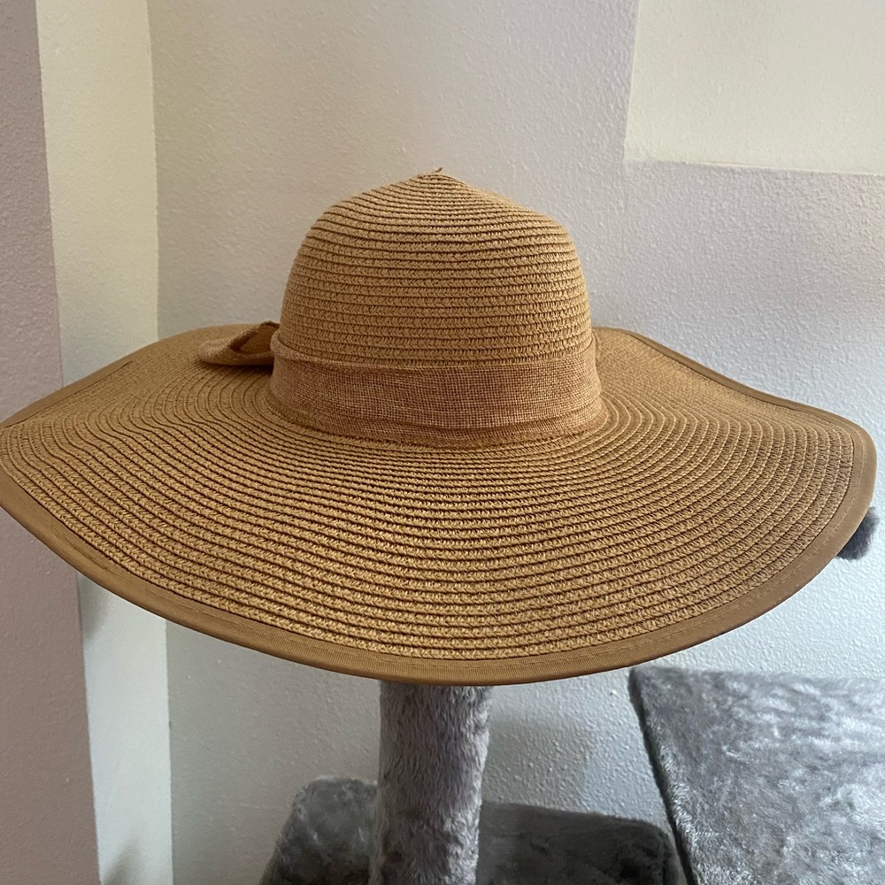 New Women’s Floppy Hat - Picture 2 of 4